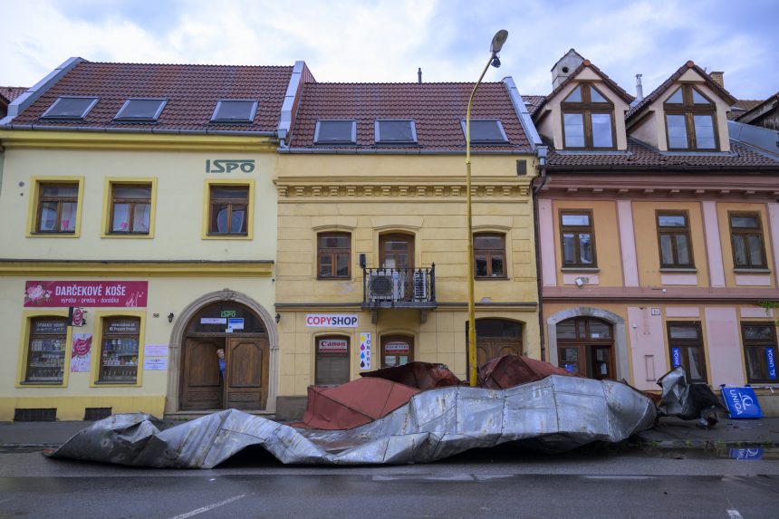Premiér Fico sľubuje pomoc pri náhrade škôd po víchrici na východnom Slovensku