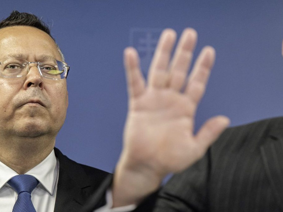 Sprava premiér Robert Fico a minister financií Ladislav Kamenický.