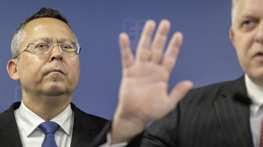 Sprava premiér Robert Fico a minister financií Ladislav Kamenický.