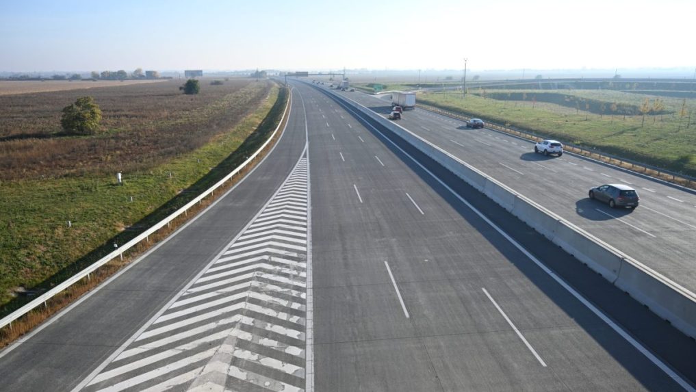 Časť diaľnice D1 pri Trnave cez víkend uzavrú: Dôvodom je montáž cyklomosta ponad diaľnicu