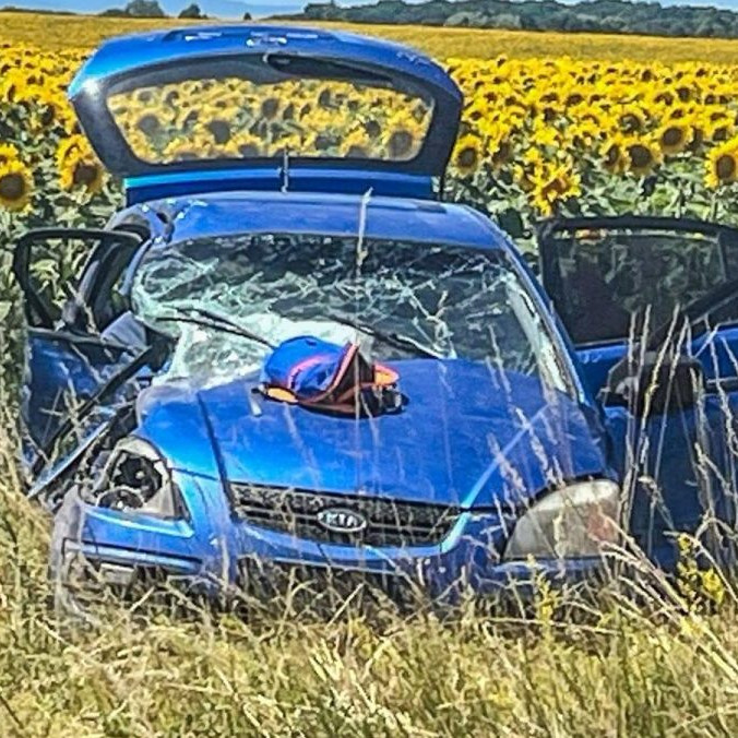 Vážnu nehodu neďaleko Michaloviec, pri ktorej sa zranili aj deti, spôsobil mladý vodič (19)