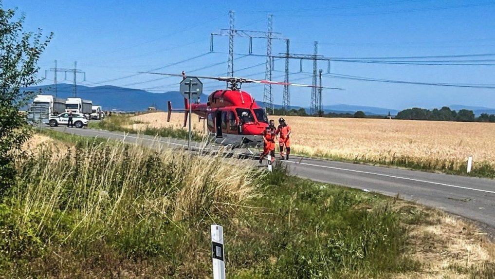 Pri vážnej dopravnej nehode neďaleko Michaloviec sa zranilo viacero ľudí vrátane detí