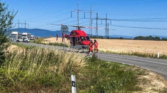 Na snímke vrtuľník na mieste nehody.