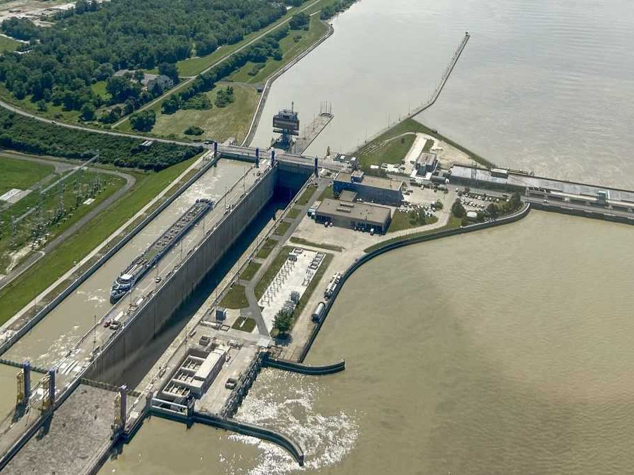 Letecké zábery na Vodné dielo Gabčíkovo.