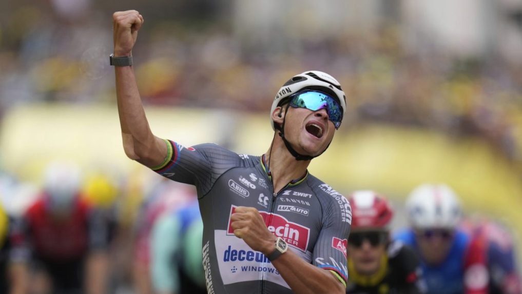 VIDEO: Pogačar v druhej etape TdF špurtoval o víťazstvo, skloniť sa musel pred Van der Poelom