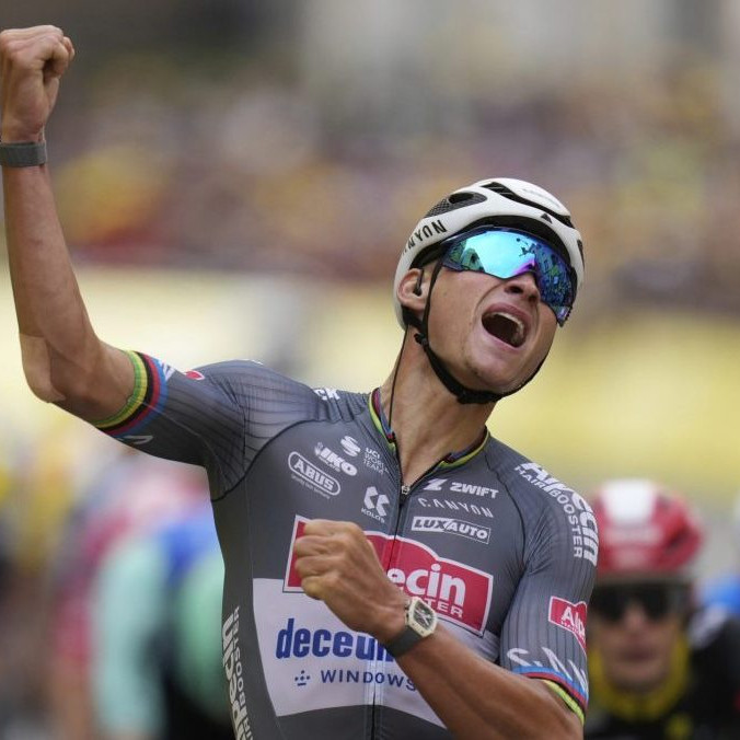 VIDEO: Pogačar v druhej etape TdF špurtoval o víťazstvo, skloniť sa musel pred Van der Poelom