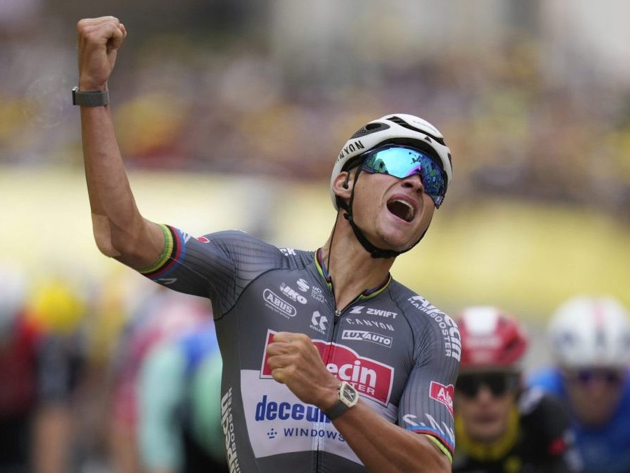 VIDEO: Pogačar v druhej etape TdF špurtoval o víťazstvo, skloniť sa musel pred Van der Poelom