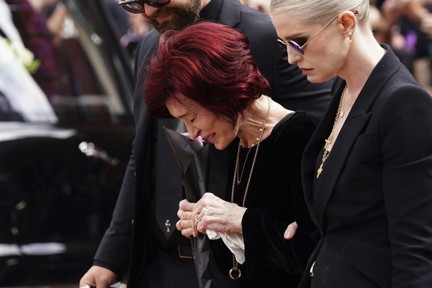 Sharon OsbourovÃƒÂ¡ a Kelly OsbournovÃƒÂ¡.