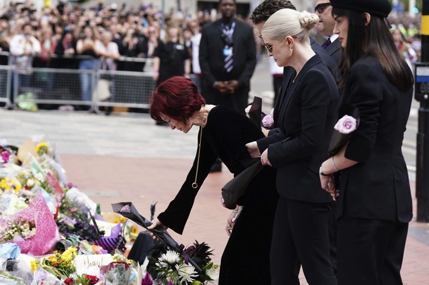 Sharon OsbournovÃƒÂ¡ so svojimi deÃ…Â¥mi Kelly a Jackom.