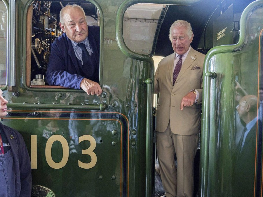 Kráľ Karol III. vo vlaku