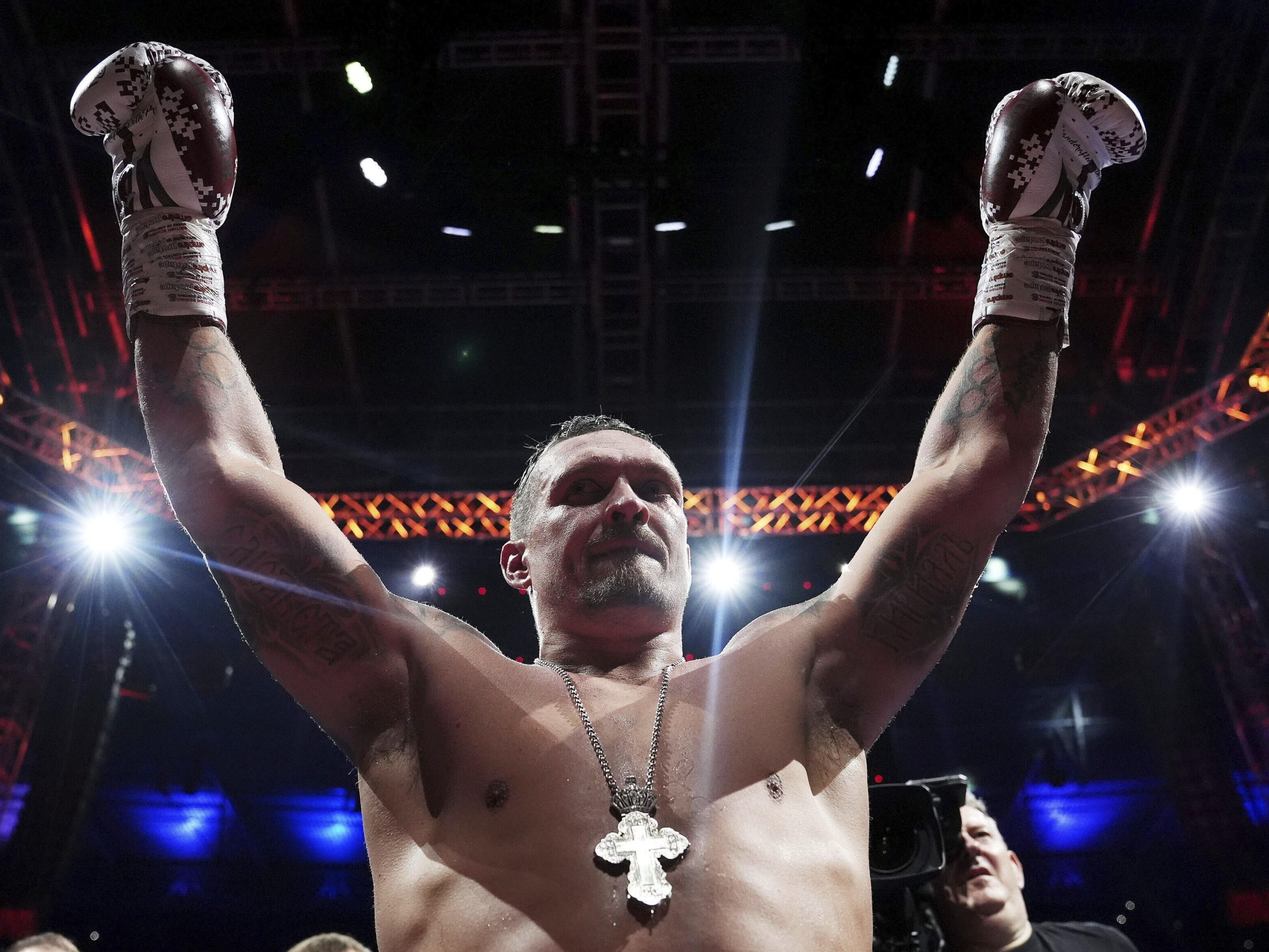 Oleksandr Usyk zostáva neporazený: Zvíťazil nad Duboisom a opäť sa stal absolútnym šampiónom v ťažkej váhe