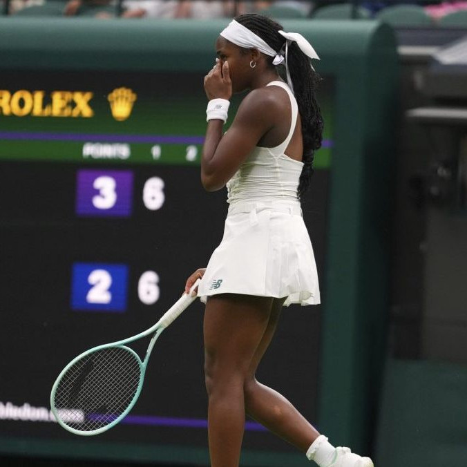 Víťazka Roland Garros Gauffová končí na Wimbledone už v prvom kole. Lúčia sa aj viaceré hráčky z elitnej desiatky