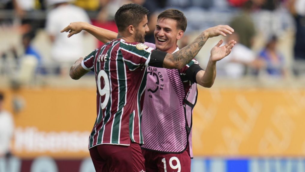 MS klubov: Fluminense a Chelsea postúpili do semifinále. Brankár Palmeirasu si strelil vlastný gól, ktorý napokon rozhodol