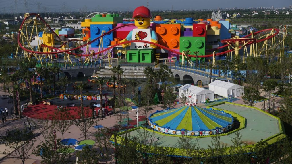 VIDEO: V Šanghaji otvorili najväčší Legoland na svete. Zábavný park postavili z 85 miliónov kociek stavebnice