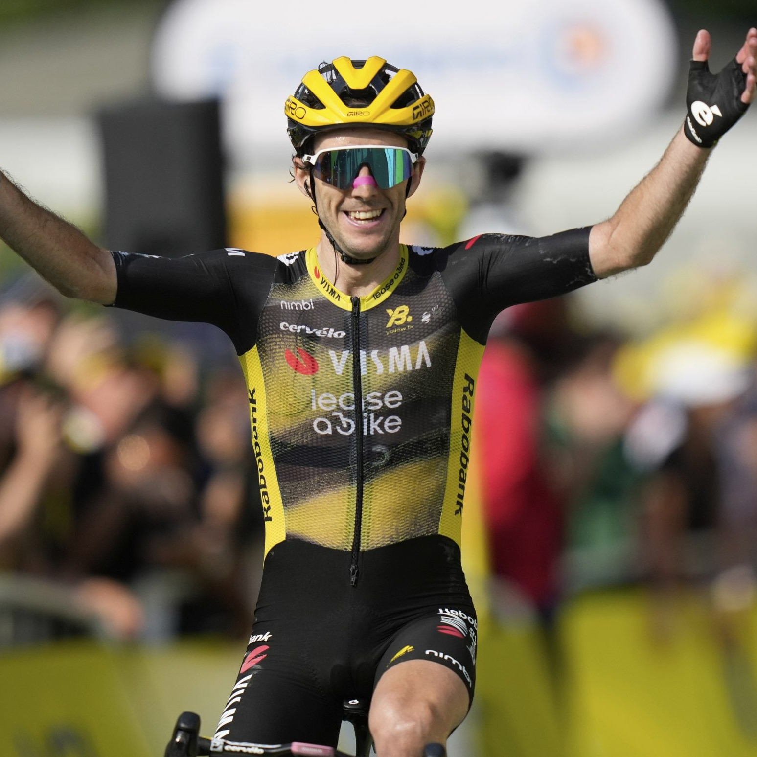 V desiatej etape Tour de France zvíťazil Simon Yates. Brit slávi tretí etapový triumf