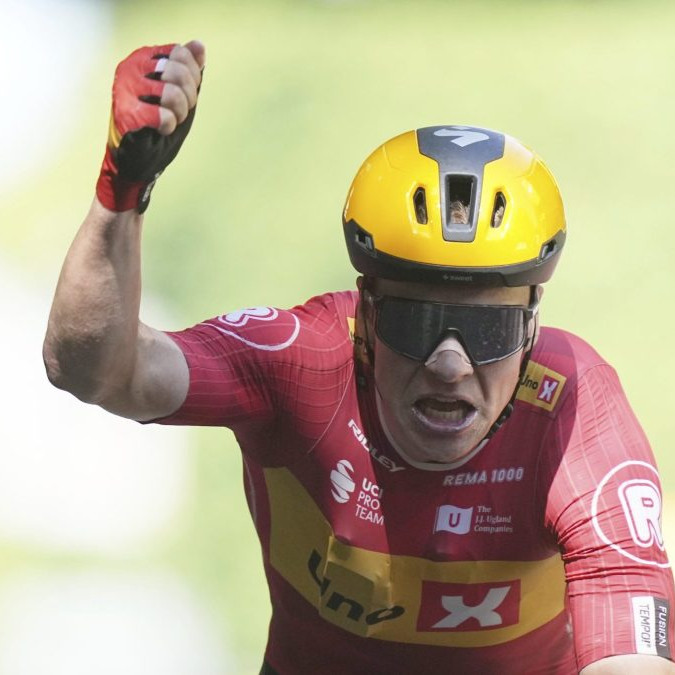 Nór Abrahamsen zvíťazil v 11. etape Tour de France pred Švajčiarom Schmidom