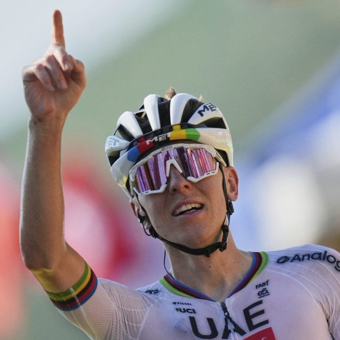 Slovinec Pogačar zvíťazil v 12. etape Tour de France a opäť si oblečie žltý dres. Druhý finišoval Vingegaard