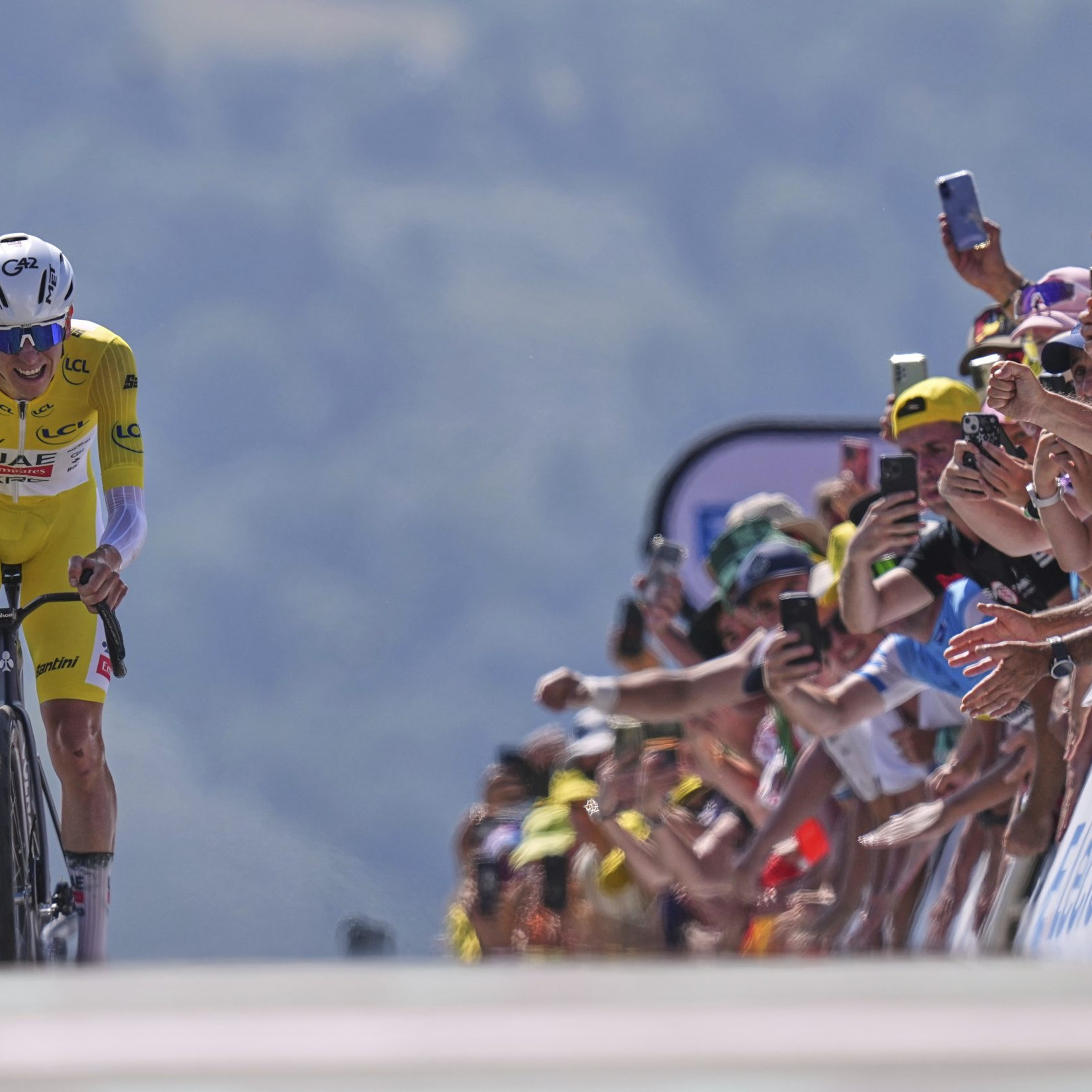 V časovke do vrchu triumfoval Pogačar. Upevnil si prvú priečku v celkovom hodnotení Tour de France