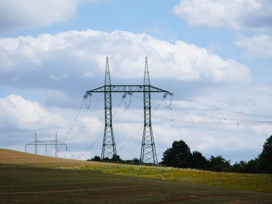 Stožiare vysokonapäťového vedenia v meste Benešov pri Prahe.