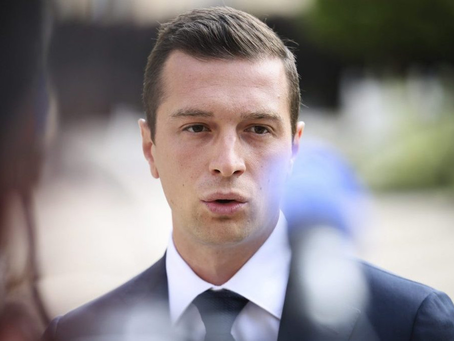 Predseda francúzskej opozičnej strany Národné združenie Jordan Bardella.