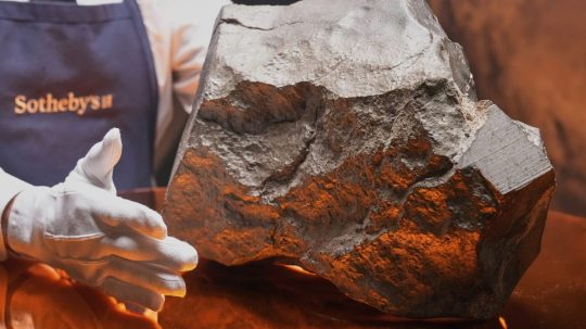 Do dražby aukčného domu Sotheby's v New Yorku sa dostal 25-kilogramový kus Marsu.