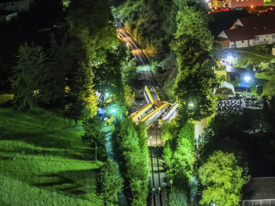 Osobný vlak nemeckých železníc DB sa vykoľajil neďaleko mesta Riedlingen.