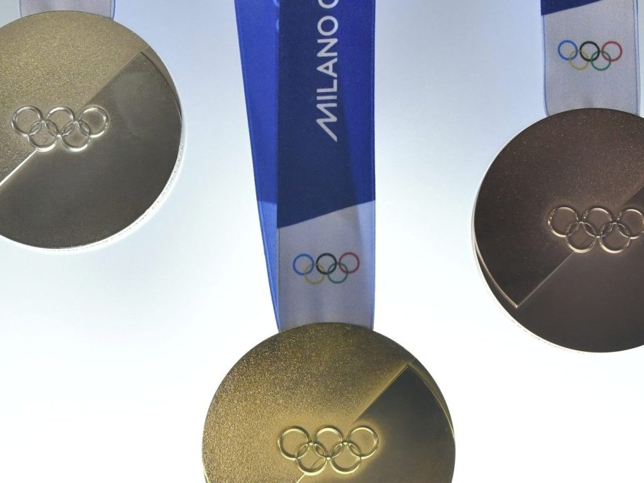 Organizátori ZOH 2026 predstavili dizajn medailí, symbolizujú dve polovice