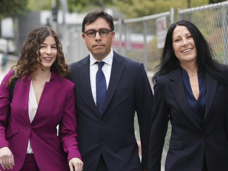 Salvador Plasencia a jkeho právničky