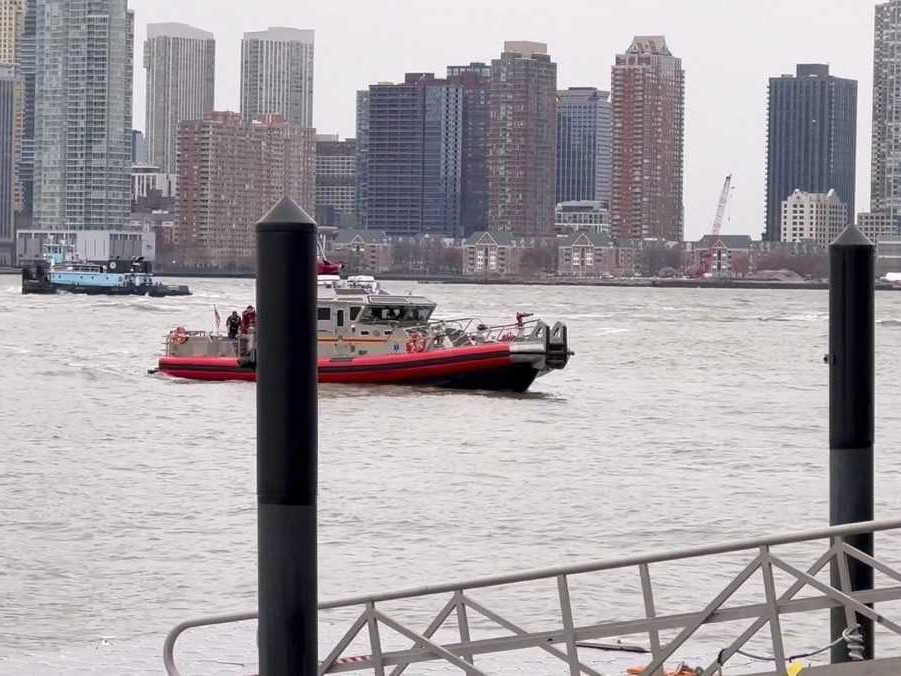 Vrtuľník sa zrútil do rieky Hudson v New Yorku. Hlásia viacero obetí