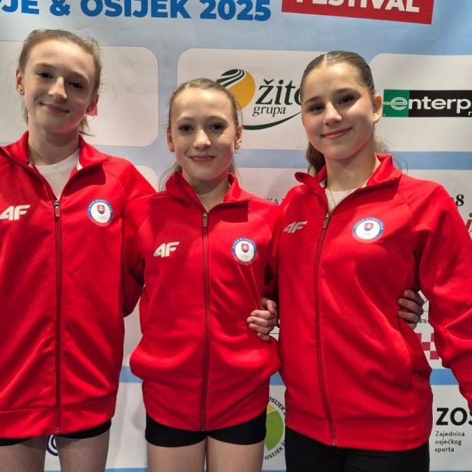 Slovenské gymnastky Lucia Piliarová, Nela Ostrihoňová a Lilly Murínová.