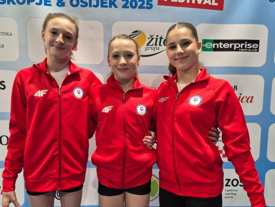 Slovenské gymnastky Lucia Piliarová, Nela Ostrihoňová a Lilly Murínová.