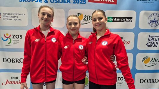 Slovenské gymnastky Lucia Piliarová, Nela Ostrihoňová a Lilly Murínová.