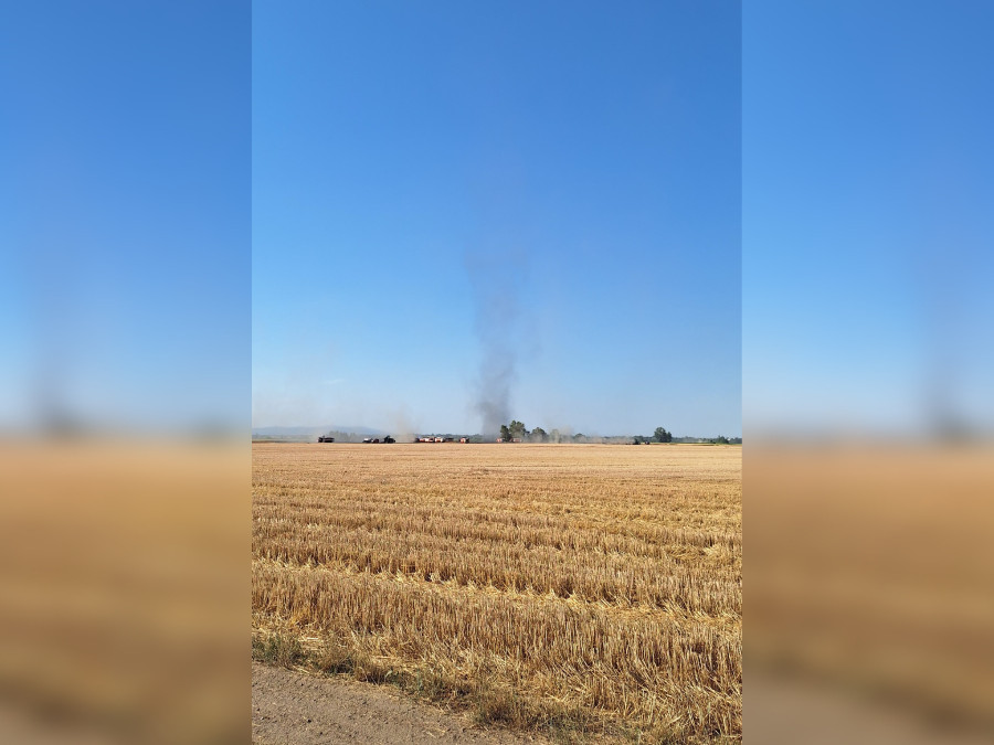 Vzdušný vír pri požiari v pri obci Reca.