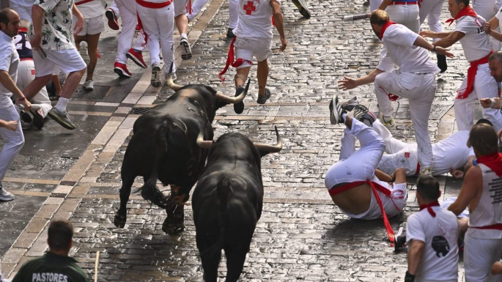 VIDEO: Prvý beh s býkmi má Pamplona za sebou. Trval necelé tri minúty, hlásia niekoľko zranených