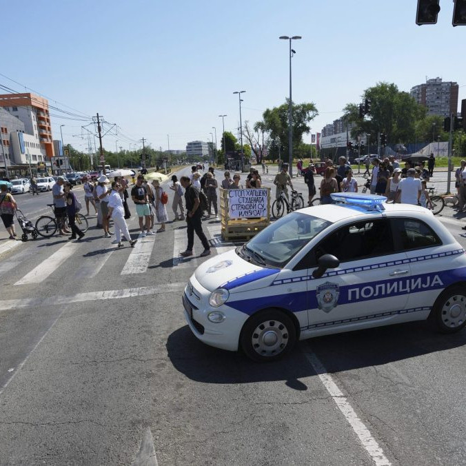 Srbská polícia pri zásahu voči protestujúcim zadržala 79 ľudí vrátane univerzitnej profesorky