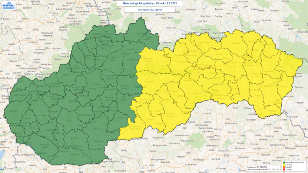 Mapa Slovenska s platnými meteorologickými výstrahami pred búrkami.