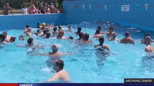 kúpajúci sa ľudia