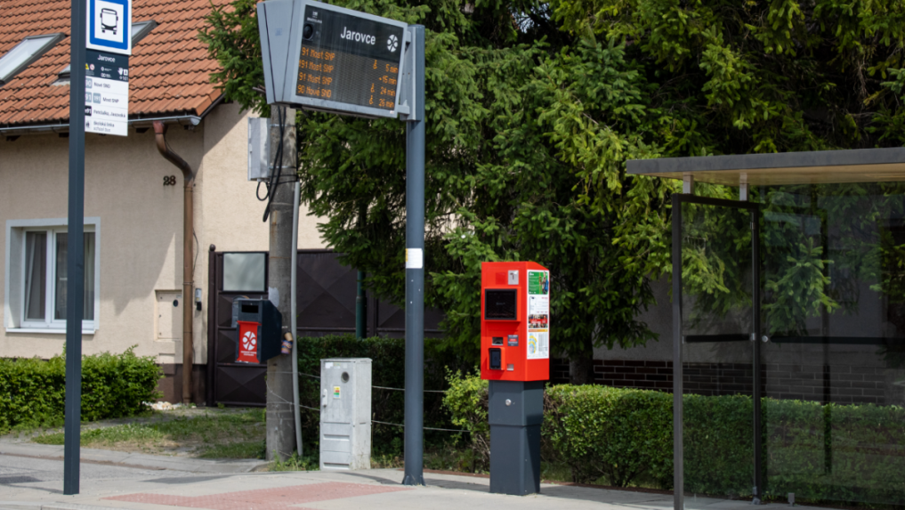 Do ulÃƒÂ­c Bratislavy prichÃƒÂ¡dzajÃƒÂº novÃƒÂ© automaty na cestovnÃƒÂ© lÃƒÂ­stky MHD.