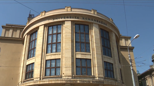 Na snímke budova UK v Bratislave.