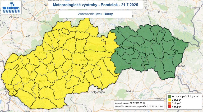 Na snímke výstrahy SHMÚ pred búrkami na pondelok (21. 7.).