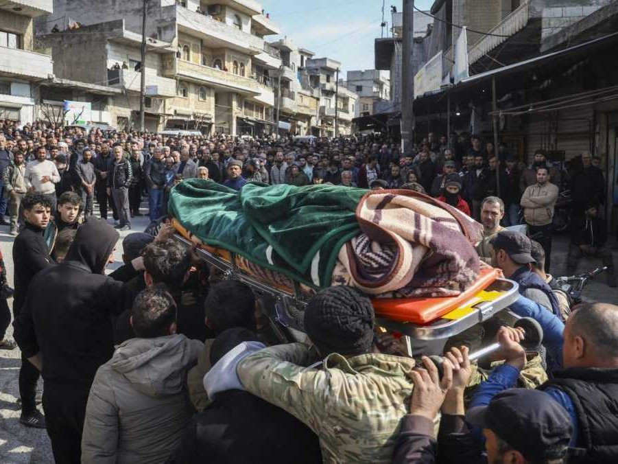 Do Sýrie vstúpil prvý konvoj s humanitárnou pomocou. Pre obyvateľov priviezol potraviny, lieky i vrecia na mŕtve telá