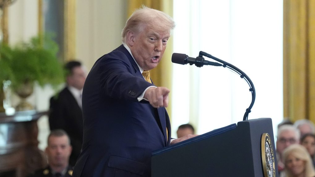 Donald Trump presadzuje na všetok tovar z Európskej únie minimálne clo 15 až 20 percent