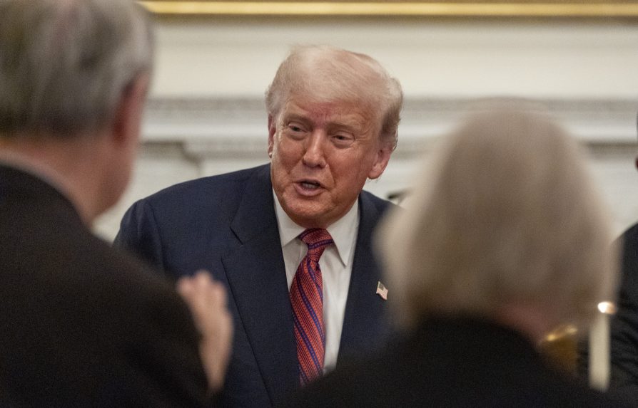 Väzby na Epsteina a kresba nahej ženy: Donald Trump žaluje mediálneho magnáta Murdocha, žiada odškodné 10 miliárd dolárov