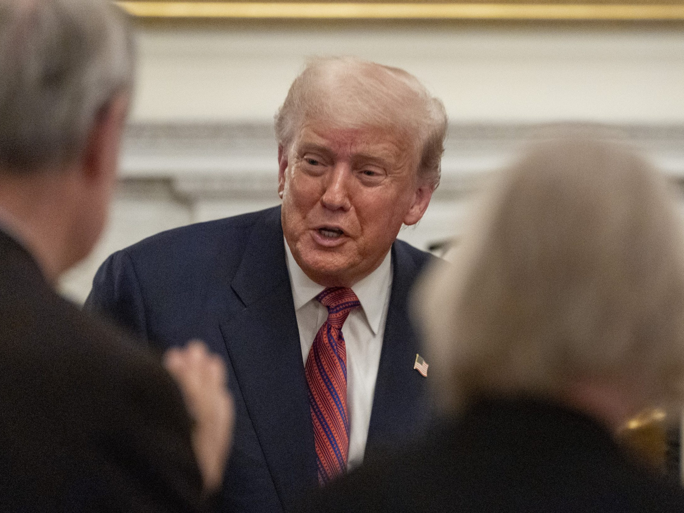 Väzby na Epsteina a kresba nahej ženy: Donald Trump žaluje mediálneho magnáta Murdocha, žiada odškodné 10 miliárd dolárov