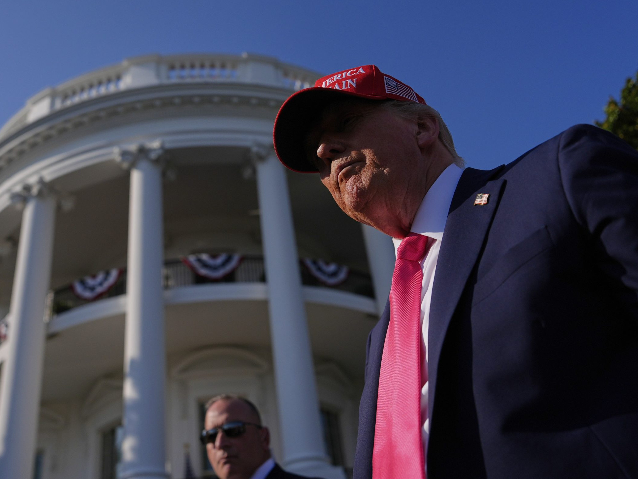 Škrty v sociálnych dávkach, nižšie dane a viac peňazí na armádu: Donald Trump podpísal „veľký krásny zákon“