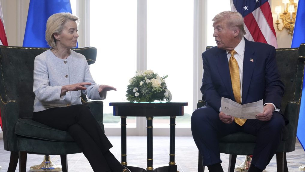 Ursula von der Leyenová a Donald Trump.