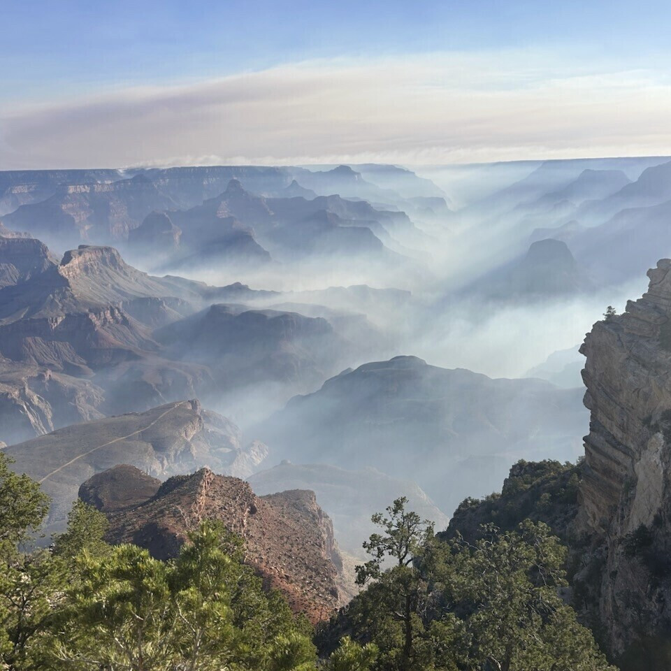 FOTO: Grand Canyon je v plameňoch. Rozsiahly požiar, ktorý vypukol v dôsledku blesku, pácha obrovské škody