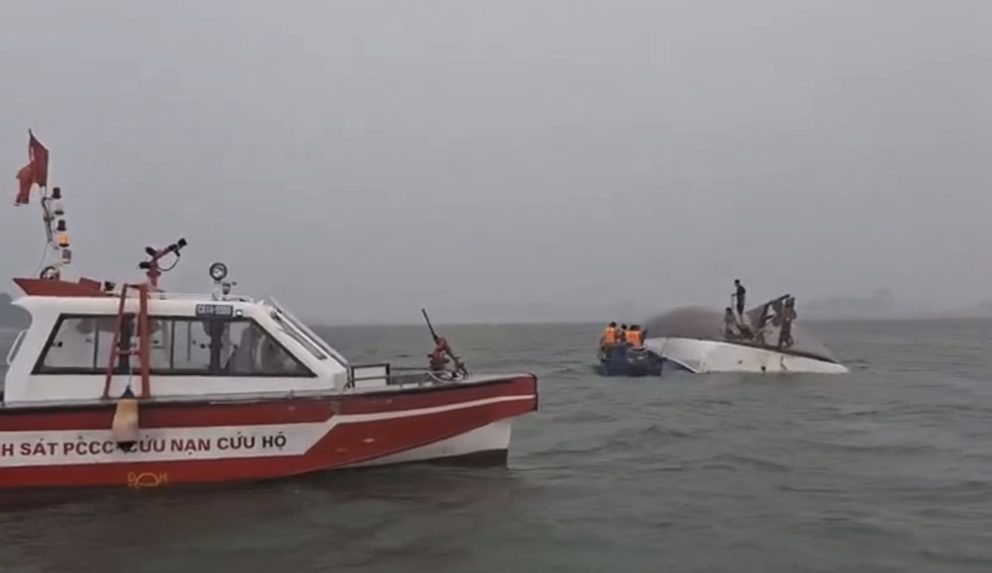 Stroskotanie turistickej lode na severe Vietnamu si vyžiadalo najmenej 38 obetí. Na palube boli najmä rodiny