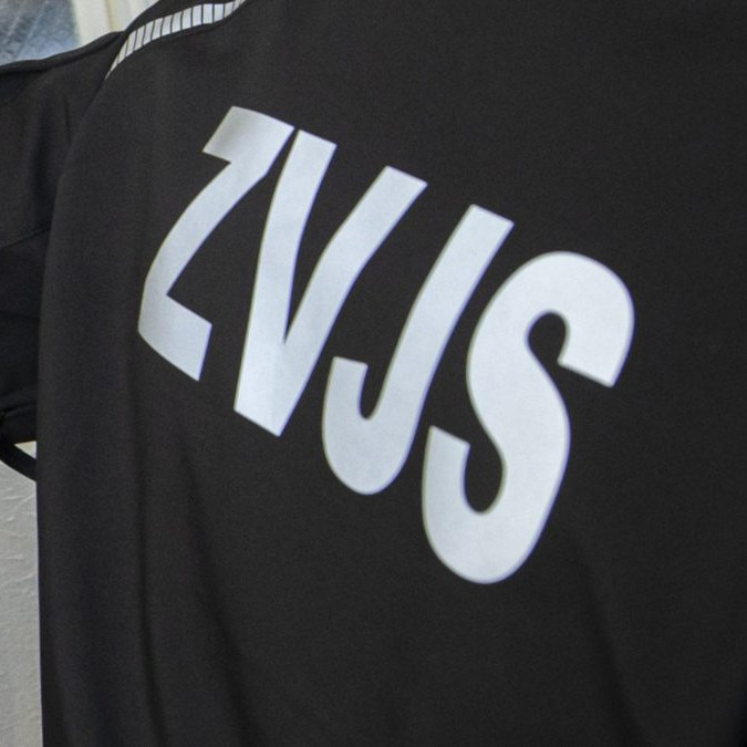 Príslušník justičnej a väzenskej stráže.