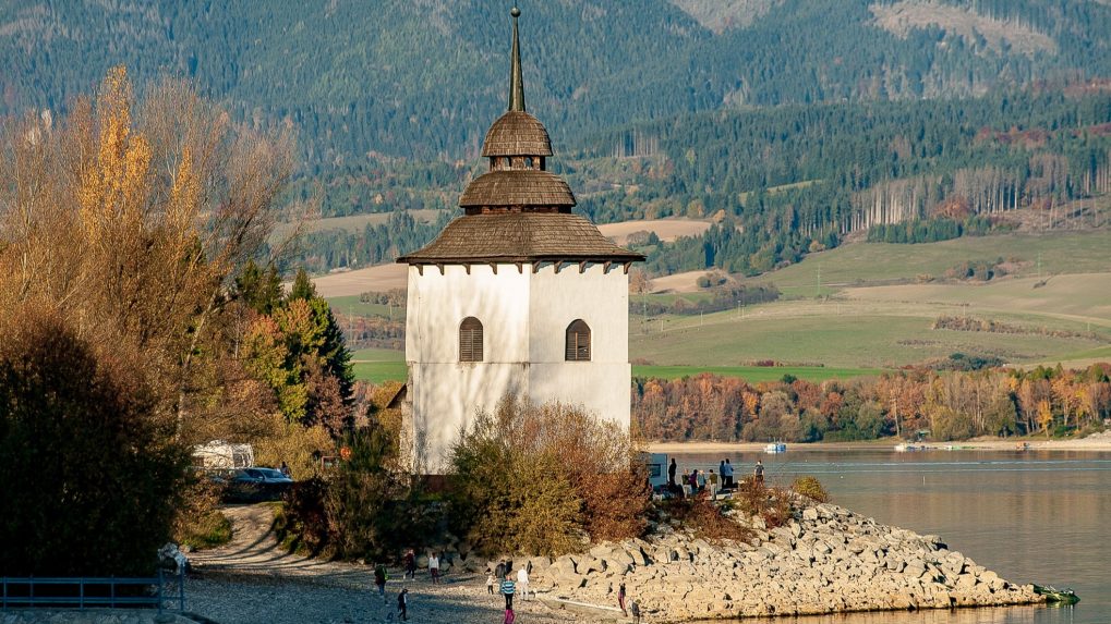 Matka chlapca, ktorý zomrel pri Liptovskej Mare, čelí obvineniu z vraždy. Sudca rozhodol o jej vzatí do väzby